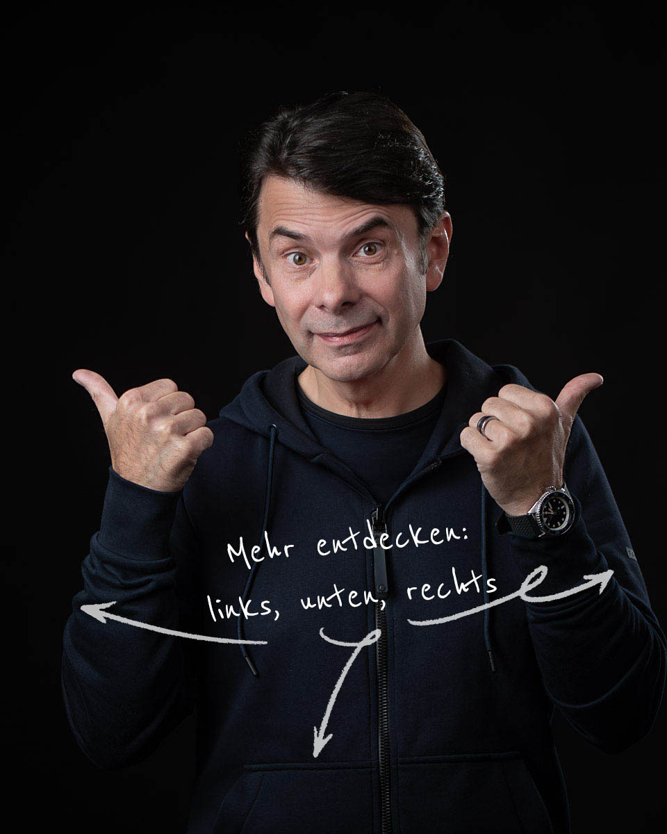 Fotograf Alexandru Bialis aus Burgenland, Mitglied der Berufsfotografen Österreich – Hochzeits-, Studio- und Businessfotografie. Zeigt Daumen nach links, rechts und unten für Navigation.