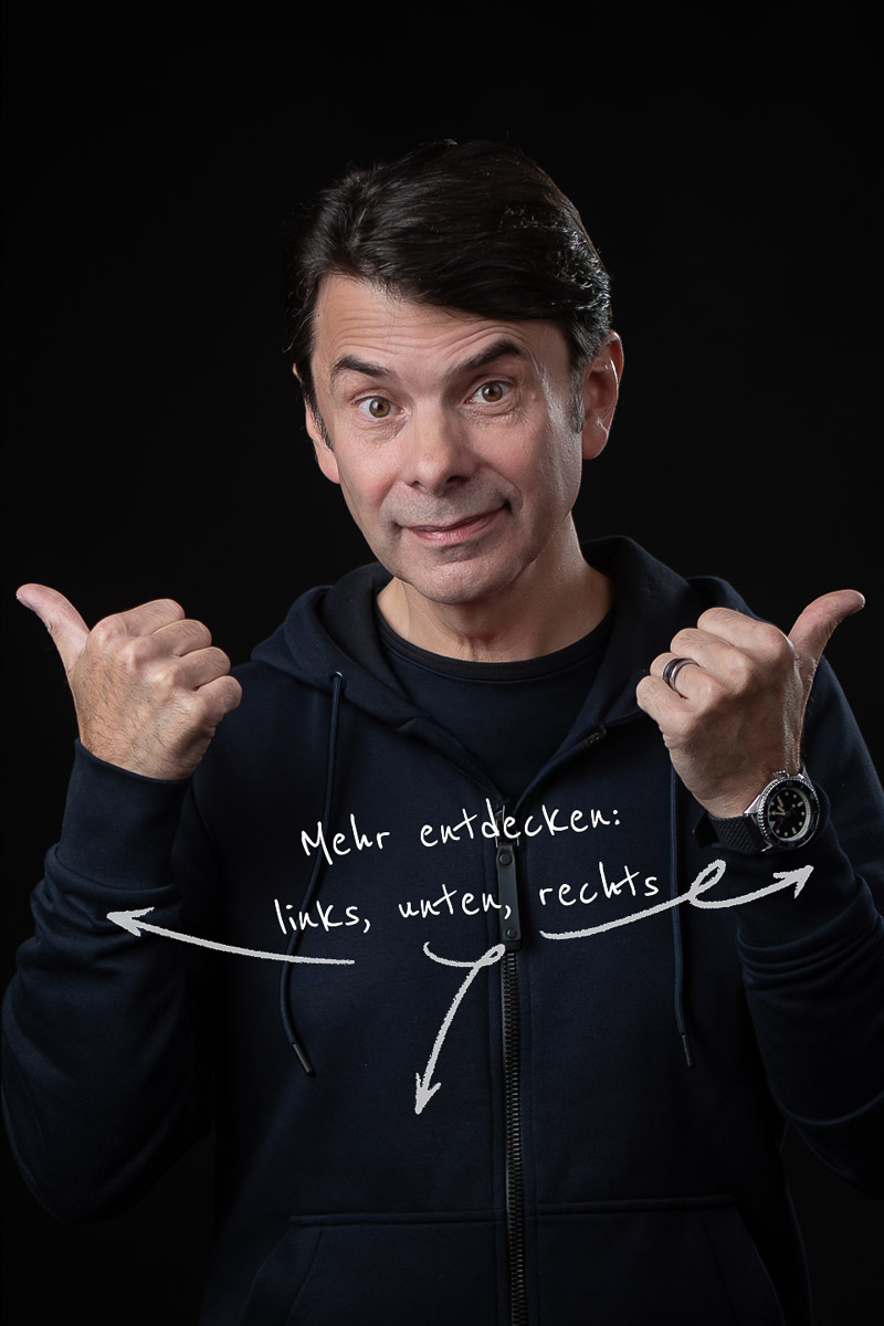 Fotograf Alexandru Bialis aus Burgenland, Mitglied der Berufsfotografen Österreich – Hochzeits-, Studio- und Businessfotografie. Zeigt Daumen nach links, rechts und unten für Navigation.
